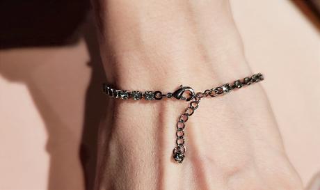 Tmavošedý náramok,