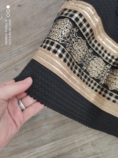 Bandazove saty cierno zlate, s