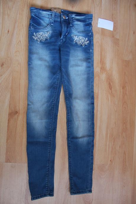 Rifle s kvetinkovou aplikáciou, h&m,134