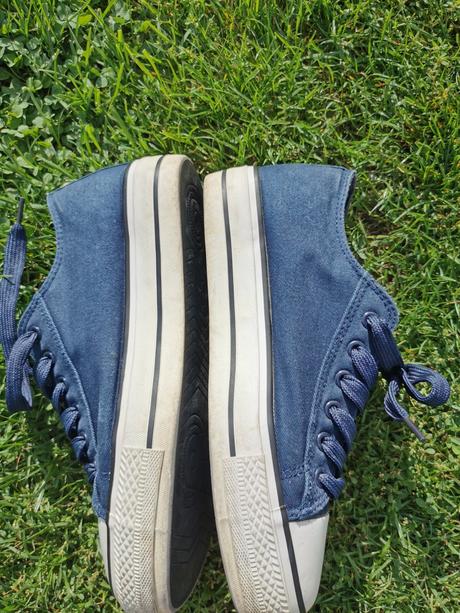 Platené tenisky, 39