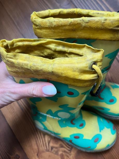 Žabkové gumáky, 24