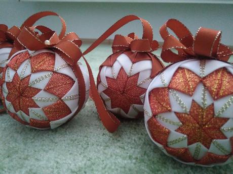 Vianočné gule - falošný patchwork,