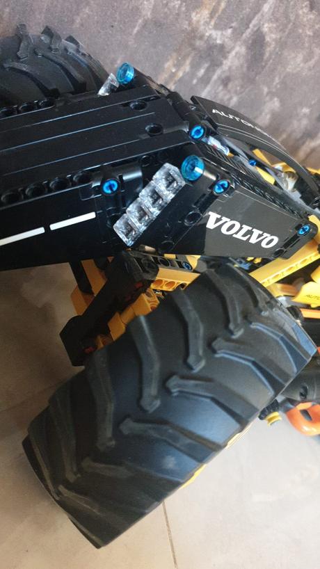 Lego technic 42081 volvo  kolesový nakladač, 