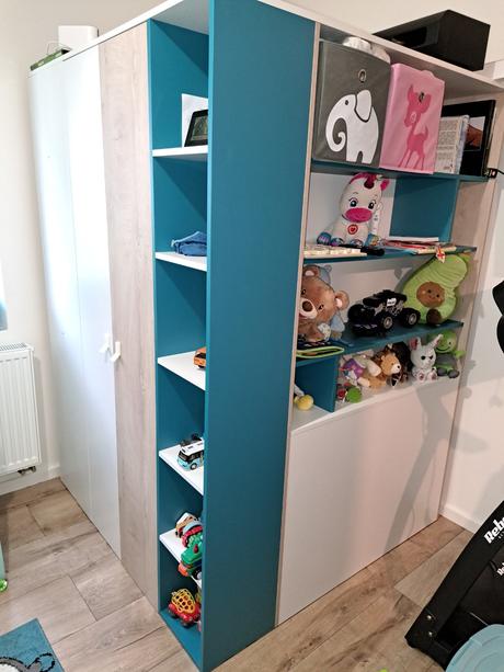 Rohová šatníková skriňa ako nová, 