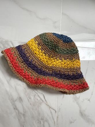 Letný pestrofarebný klobúk z prírodného materiálu, 