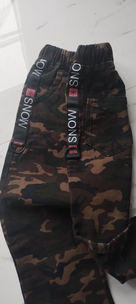 Maskáčové nohavice, 134