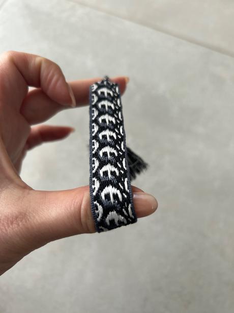 Náramok priateľstva, 