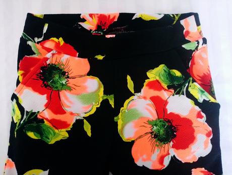 Dámske čierne jegginsy s farebným vzorom, silk, s