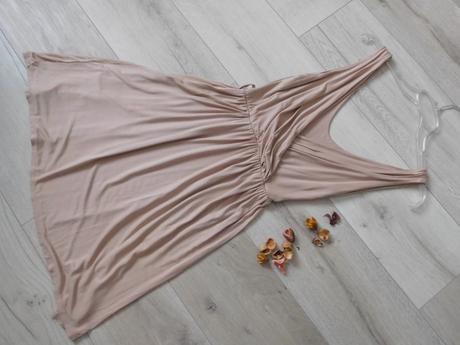 Šaty pružné mandľovej farby s,, s