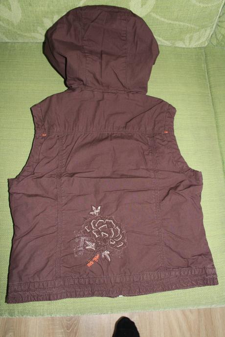Vesta s kapucňou, 116