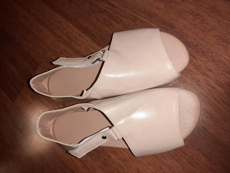 Béžové topánky., 36