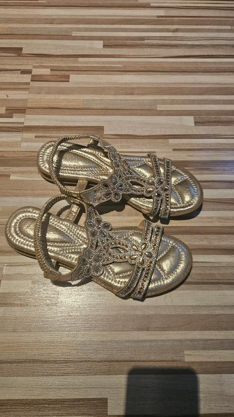 Zlate sandalky v.40 nove, 40