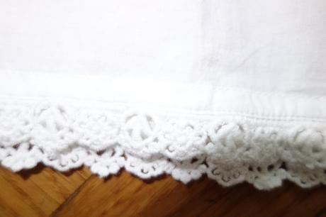 Biely top s čipkou, 38