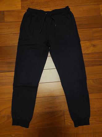 Čierne tepláky, 134