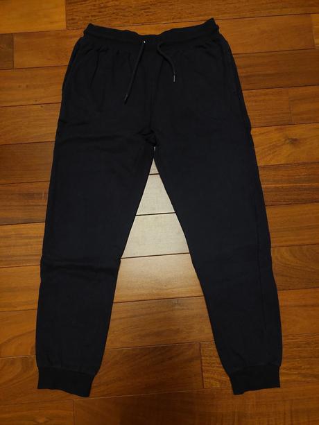 Čierne tepláky, 134