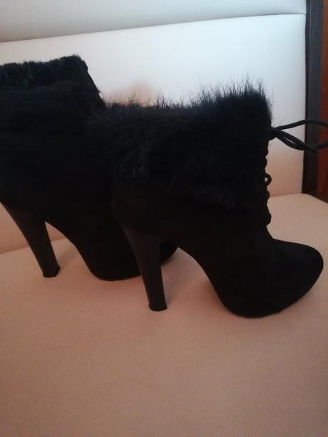 Čierne kotníčky s kožušinou, 37