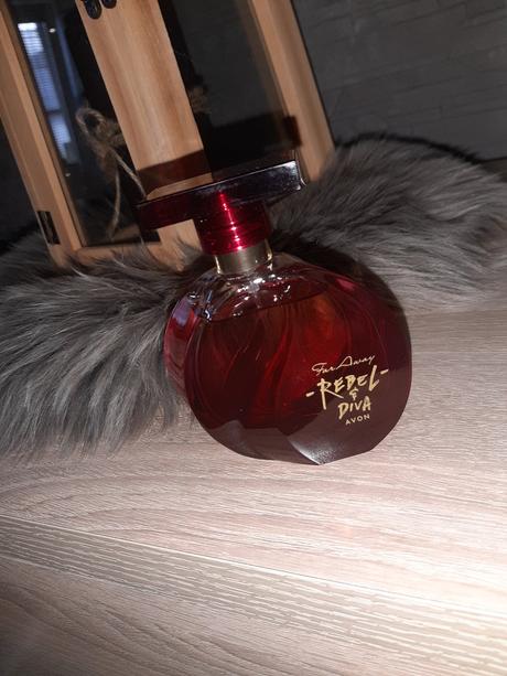 Far away rebal & diva parfém, 