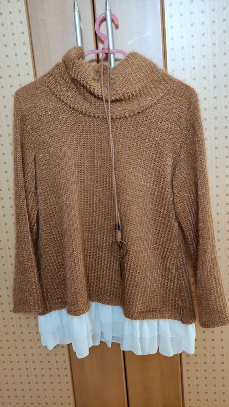 Pulóver a náhrdelník, 