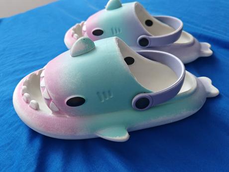 Detské sharky 28/29, sedia na nožičku 19 a 20 cm, 29