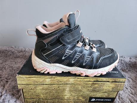 Turistické topanky, 33