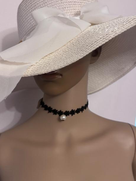 Náhrdelník choker,