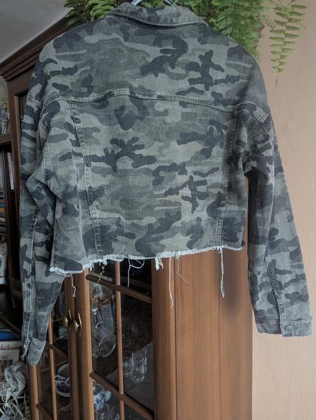 Maskáčová crop-riflová bunda 44/46, 44