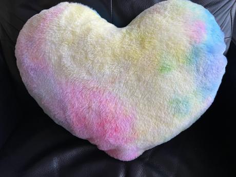 Velky vankus duhove srdce love, 