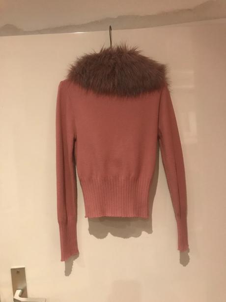 Svetrik s velkou umelou kozusinou, quelle,34