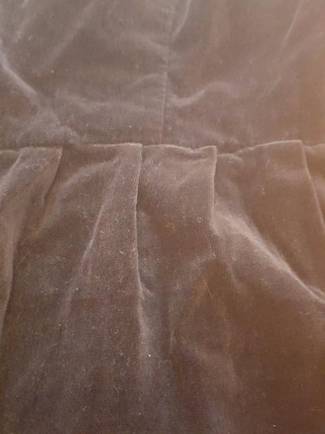 Cierne zamatove saty, 36