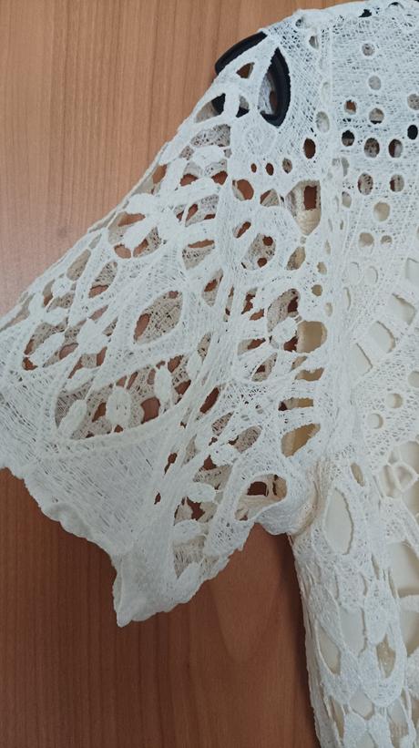 Krásne čipkované šaty, m