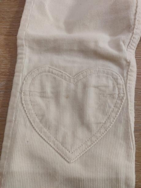 Nohavice a tunika, 104–116