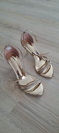 Sandalky, 36