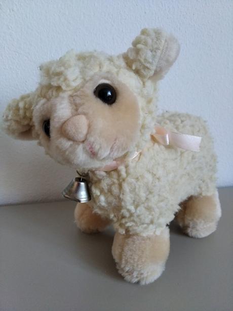 Ovečka so zvončekom,