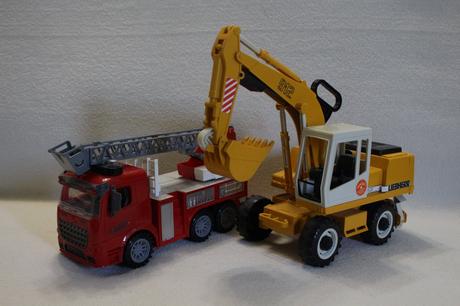 Požiarnicke auto + bager,