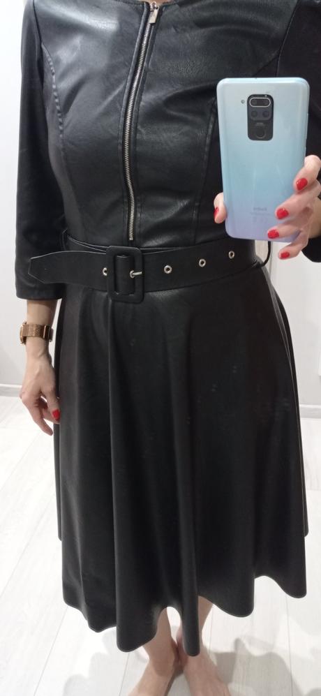 Koženkové šaty, 164