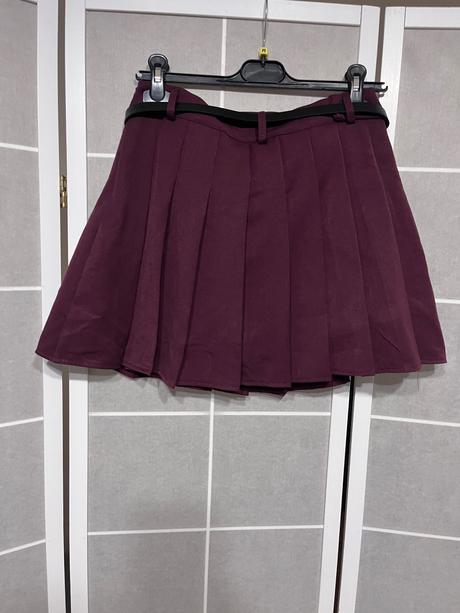 Bordova sukňa, m / s