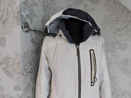 Damska kvalitna vetrovka s odonimatenou kapucnou, 36