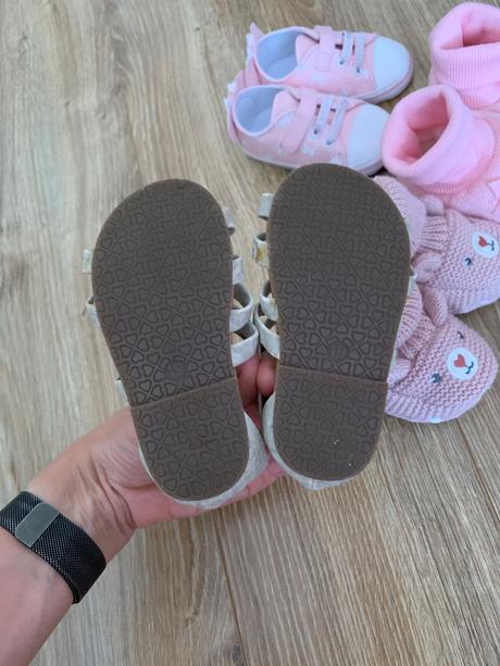 Balik sandále a capačky, 19