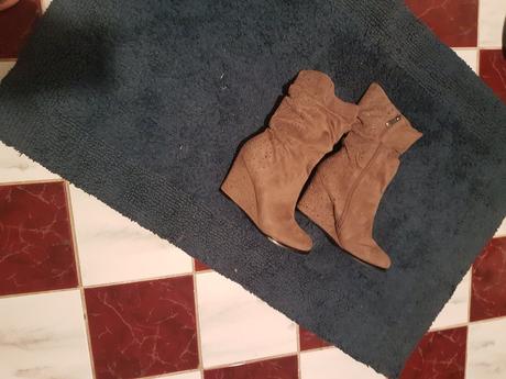 Cizmicky s kamienkami,dvakrat pouzite., 37