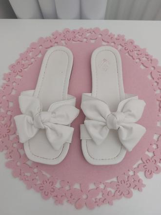 Dievčenské šľapky, 35