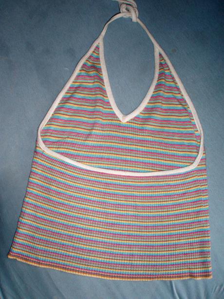 Zaujímavé páskované farebné tieločko, s