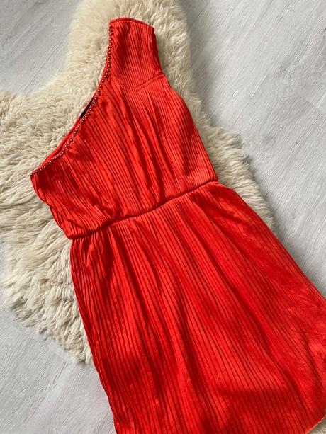 Šaty na jedno rameno, xs