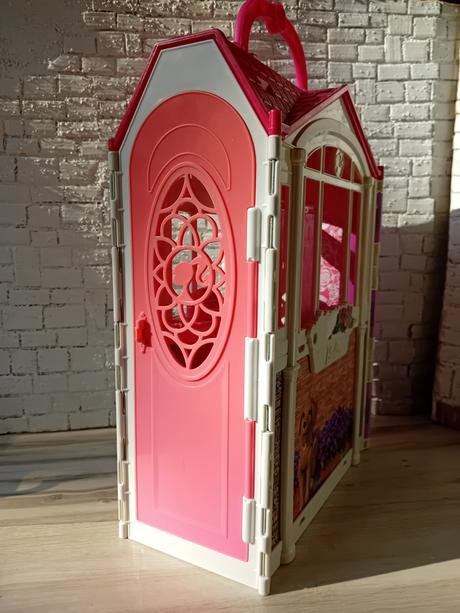 Barbie dom s bábikami a so psom, 