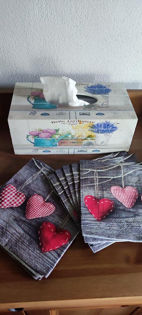 Drevený box na servítky a vintage tam ba fotmy,