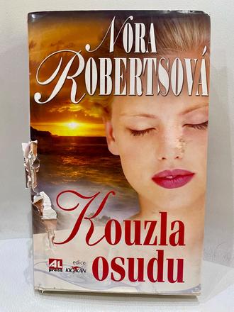 Kniha- kouzla osudu- nora robertsová, 