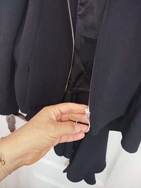 Zara zaujímavé sako vzadu s volanom, zara,l