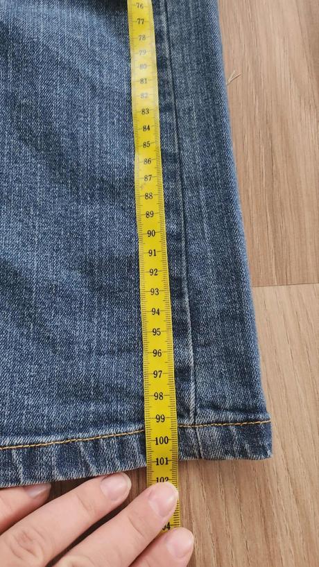 Džínsy so širokým pásom, 152