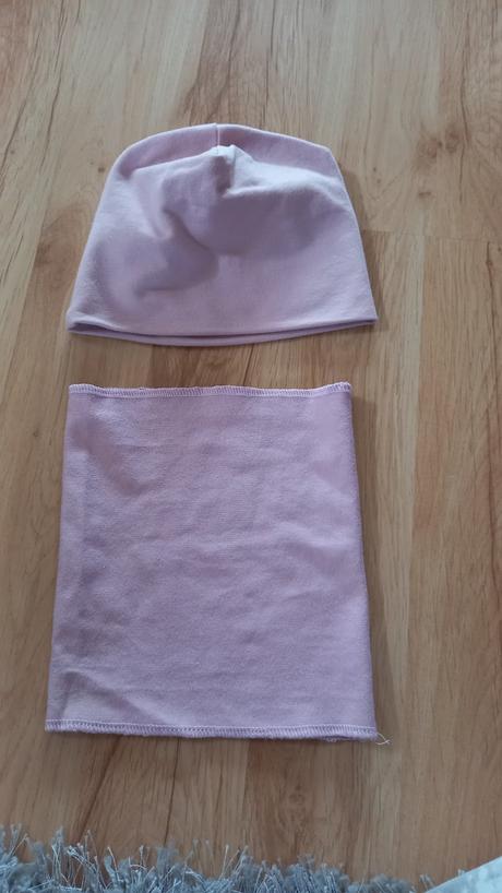 Čiapka a nákrčník, 86