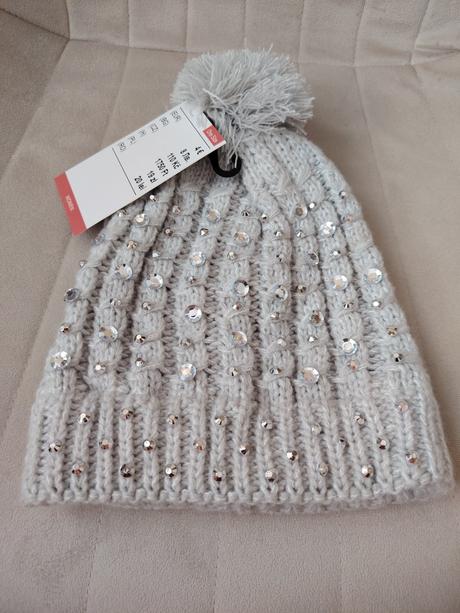 Nová sivá čiapka s brmbolcom a s ozdobnými kamienk, kik