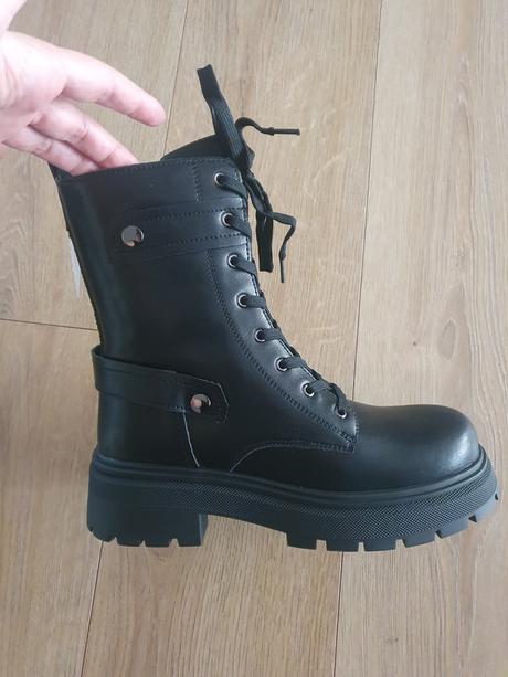 Nove kozene cizmy, 40